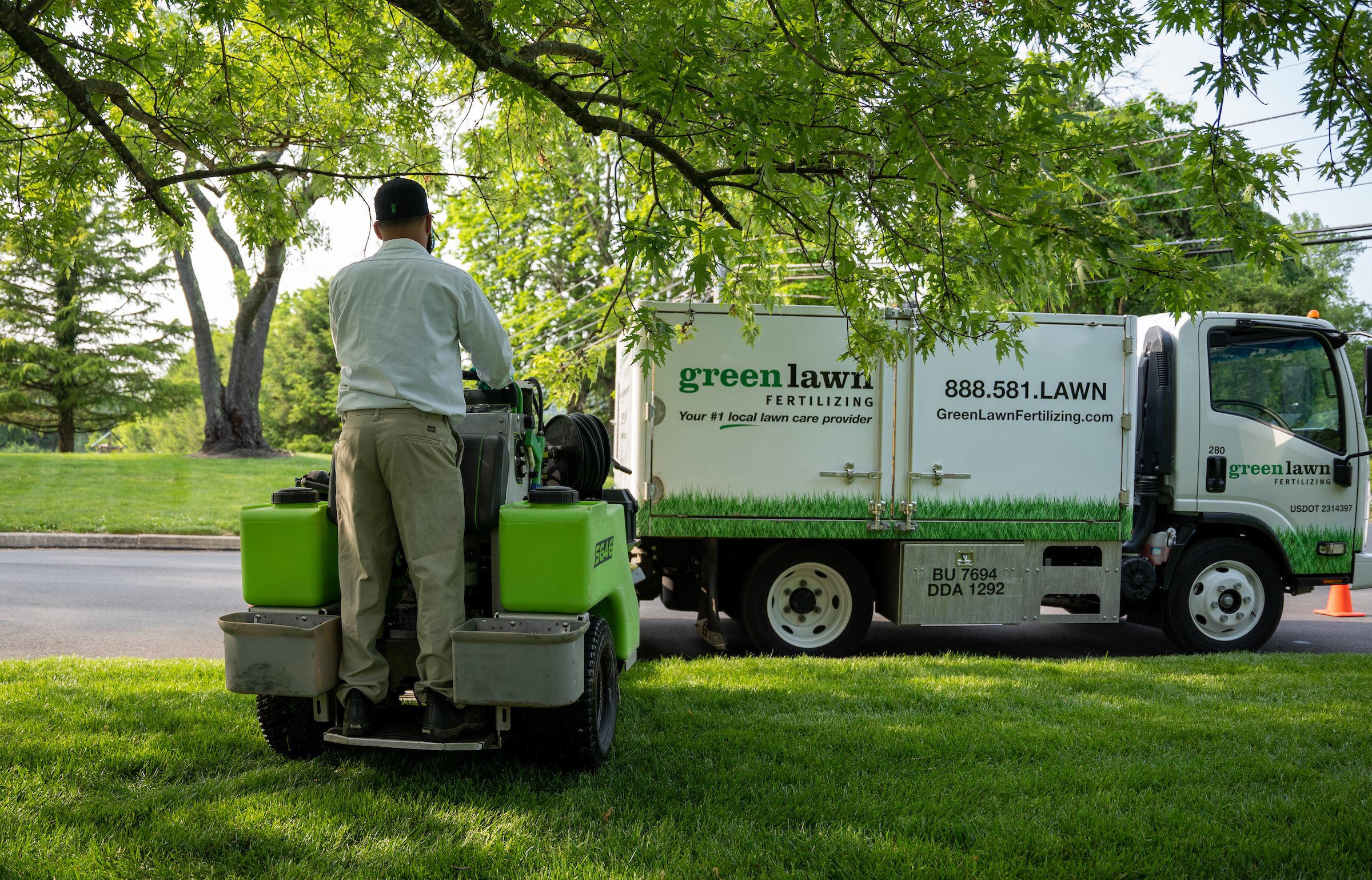 technician-lawn-equipment-truck